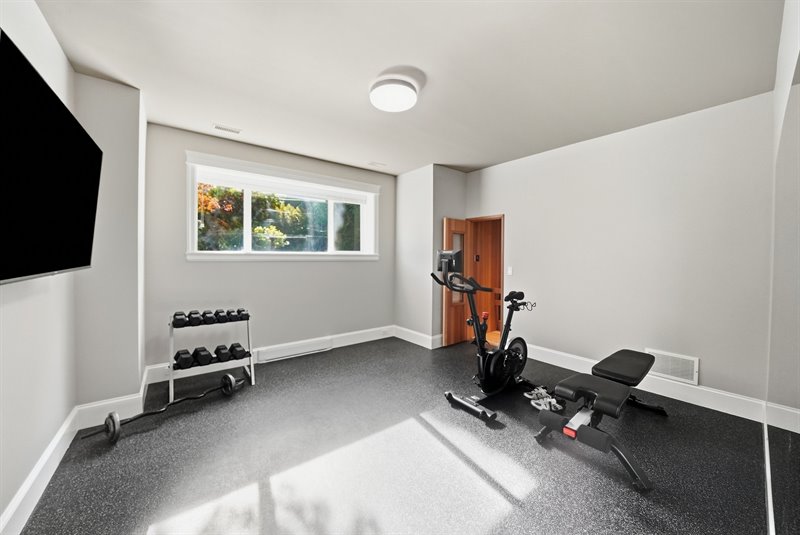 Gym - Door to Sauna
