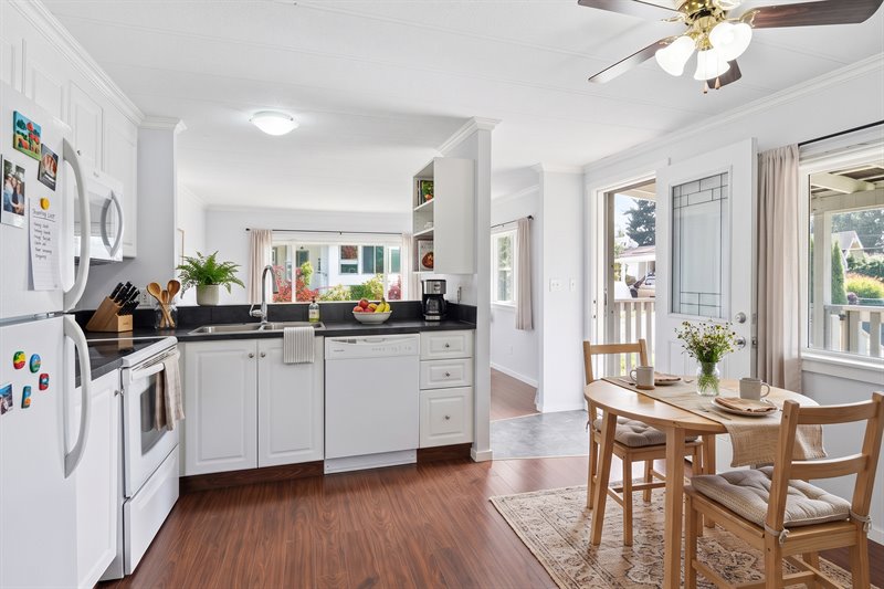 Eat-In Kitchen (Virtual Staging)