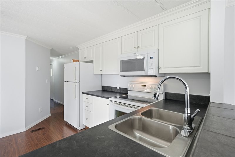 Eat-In Kitchen
