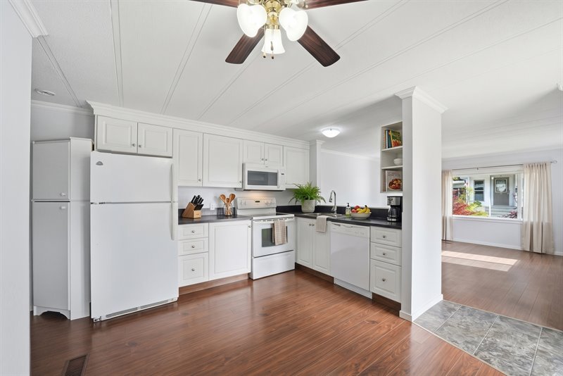 Eat-In Kitchen (Virtual Staging)