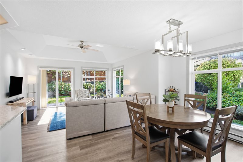 Bright Semi-Open Concept