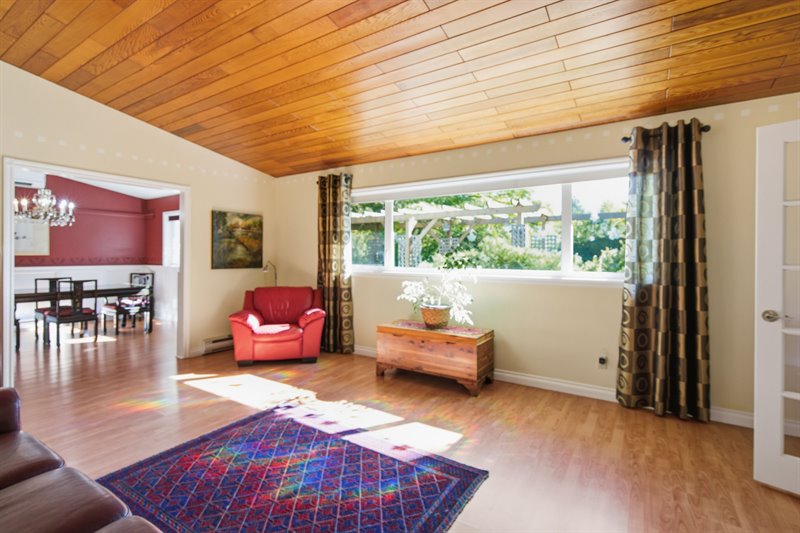 Formal Living Room - Door to Formal Dining Room