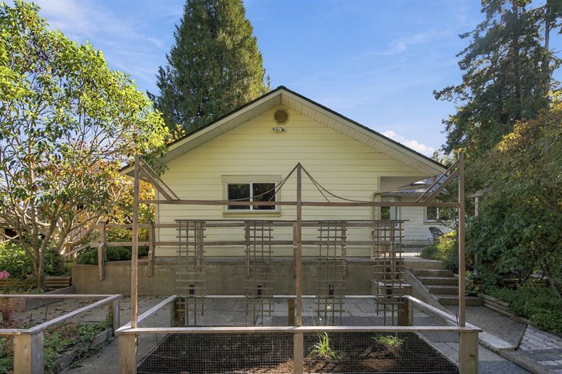 Garden Area & Greenhouse