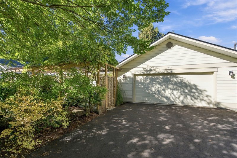 Exterior | Garage & Parking