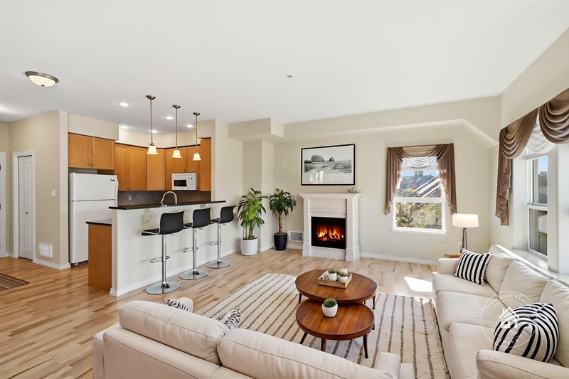 Living Room (Virtual Staging)