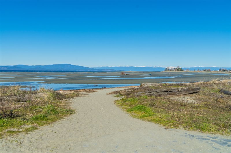 Minutes to the Beach & Oceanfront Promenade