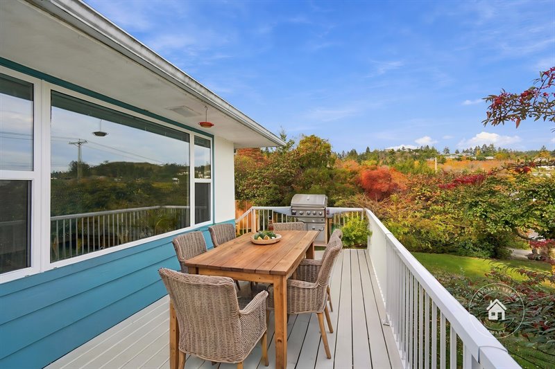 Front Deck ( Virtual Staging)