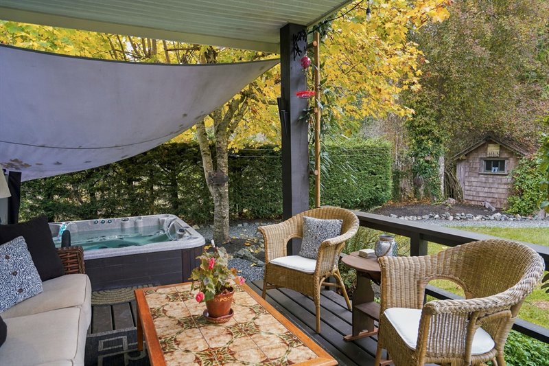 Deck & Hot Tub