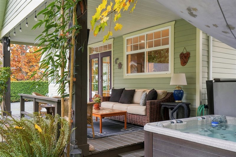 Deck & Hot Tub